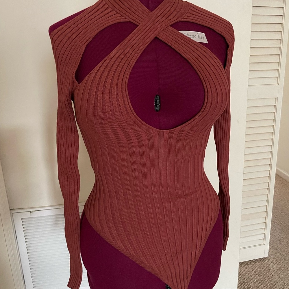 Elegant Rust Ribbed Women Top